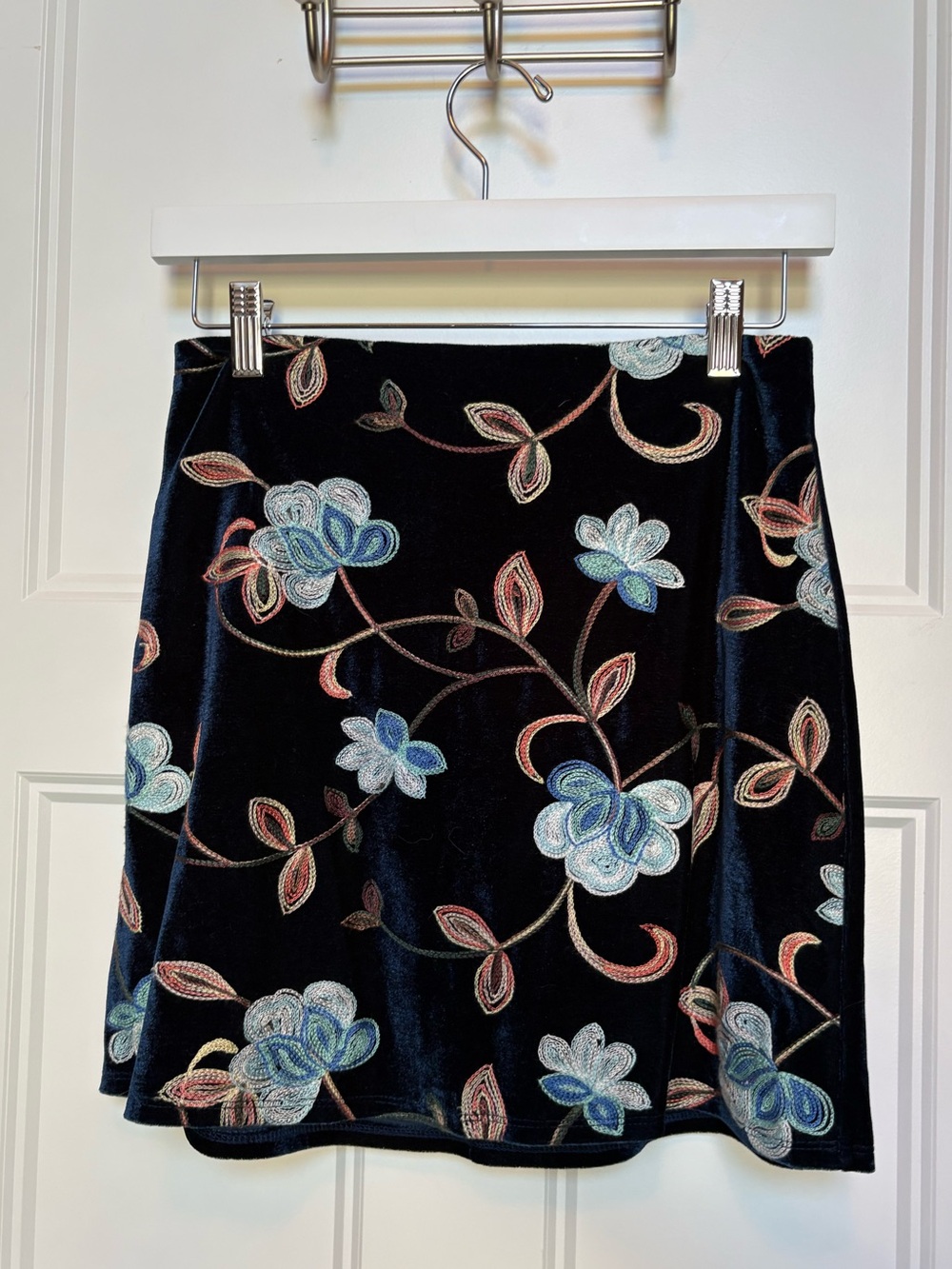 Mi Ami x Francesca's Navy Velvet Floral Embroidered Mini Skirt sz XS